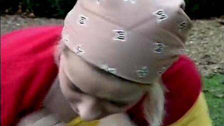 Приехала к бабушке в деревню и отдалась в очко фермеру