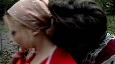 Приехала к бабушке в деревню и отдалась в очко фермеру