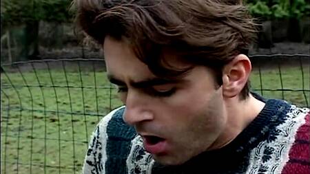 Приехала к бабушке в деревню и отдалась в очко фермеру