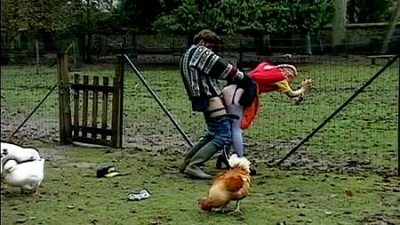 Приехала к бабушке в деревню и отдалась в очко фермеру