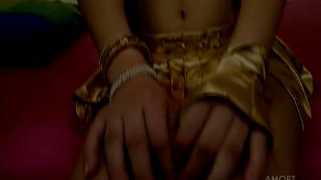 Малышку дерут вибраторами и членами