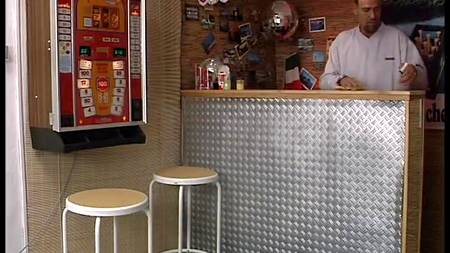 Бармен трахнул нимфу