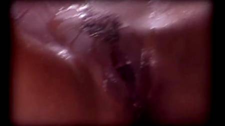 Классная брюнетка дает сразу двоим