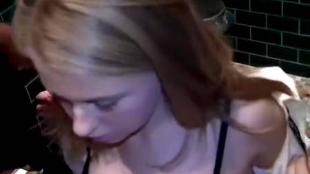 Русская студентка обслужила двоих