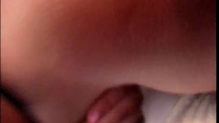 Молодая телка готова отдаться в анус