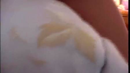 Молодая телка готова отдаться в анус