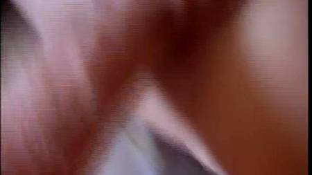 Молодая телка готова отдаться в анус