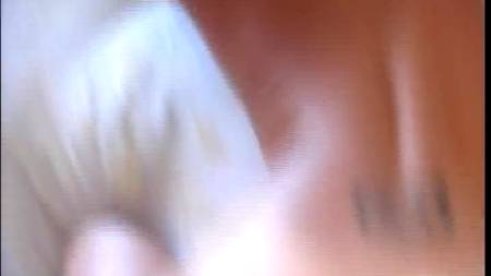 Молодая телка готова отдаться в анус