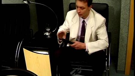 Любовная пара начала заниматься жестким сексом в ванной комнате