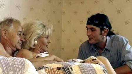 Молодой и старый прут тетку