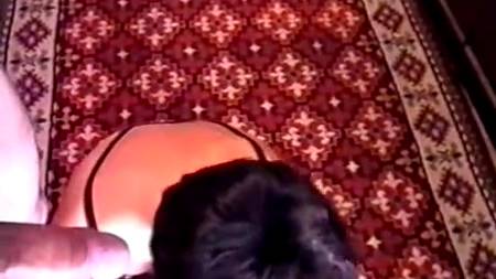 Смотрят порнуху и смачно трахаются