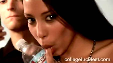 Бурный трах в холле общаги