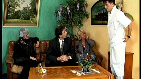 Дамочек пользуют во все дырки, какие хотят