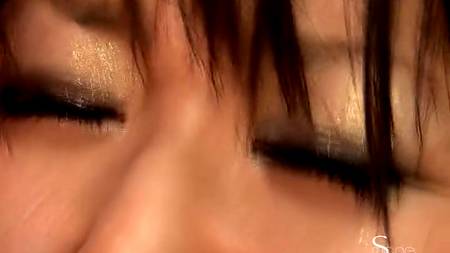 Двое япошек натянули милую девочку