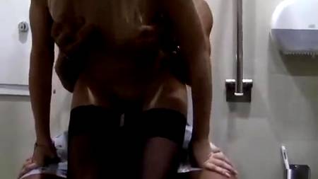 Сняли на улице прелестную блондинку