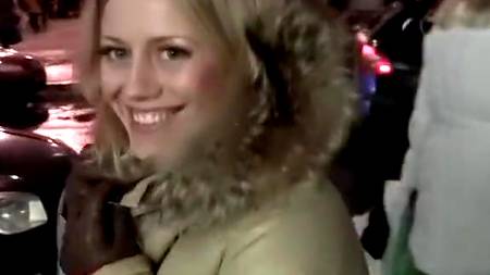 Сняли на улице прелестную блондинку