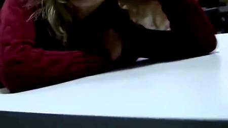 Сняли на улице прелестную блондинку