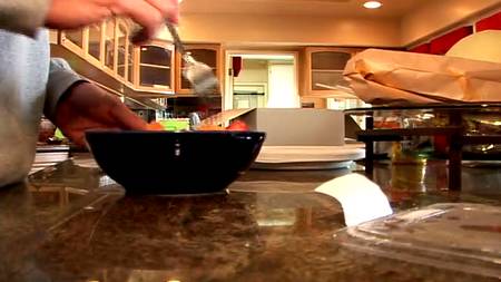 Телки наслаждаются тем, как их задницы принимают член