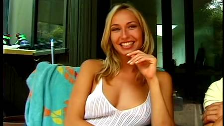 Киска и попка Софи совсем раздолбаны