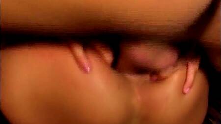 Жесткая анальная ебля и глубокий минет от пошлой красотки