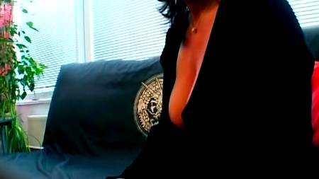 Большие сиськи зрелой женщины возбудили опытного мужика