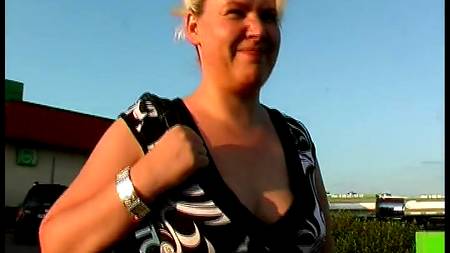 Толстушка затрахала себя сама