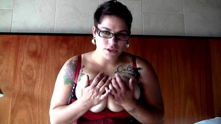 Очкастая, грудастая и трахается отлично