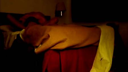 Брюнеточка согласилась на трах по-домашнему