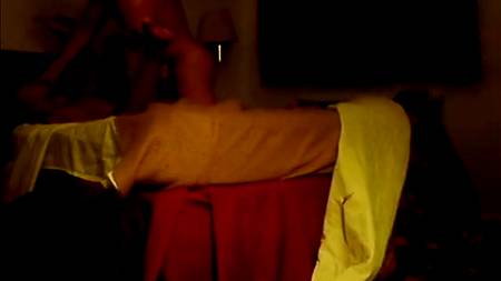 Брюнеточка согласилась на трах по-домашнему