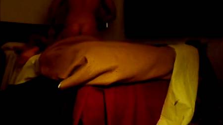 Брюнеточка согласилась на трах по-домашнему