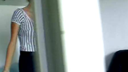 Дамочка в чулках мастурбирует