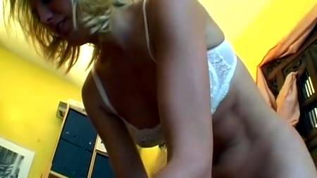 Блондинка в чулках трахнута по высшему разряду