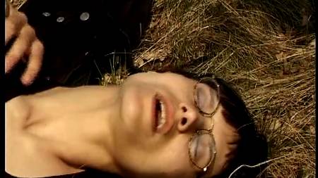 В лесочке отодрал очкастую девку