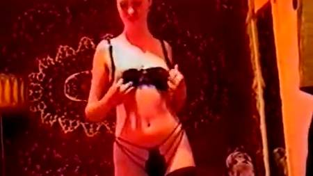 Домашний трах на фоне ковра