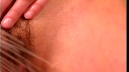 Зрелая тетушка забавляется с племянником