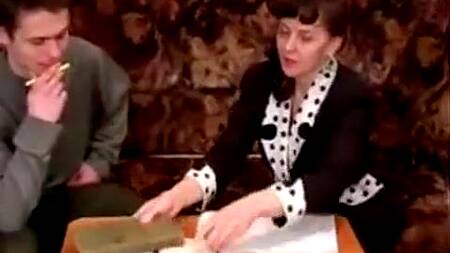 Зрелая соседка напилась и занялась с парнем сексом