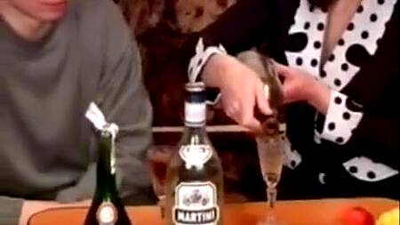 Зрелая соседка напилась и занялась с парнем сексом