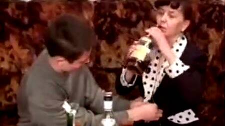 Зрелая соседка напилась и занялась с парнем сексом