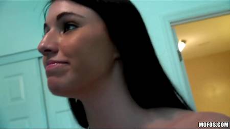 Парень удачно навестил девушку с ее подругой