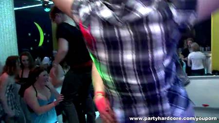 Страстные сучки устроили оргию с стриптизерами