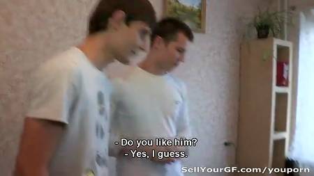 Парень подложил Катю под своего приятеля