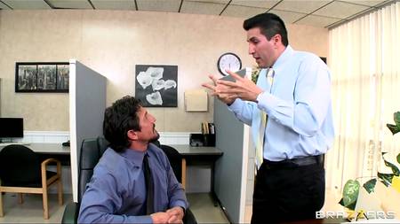 Две офисные сучки порадовали телом своего начальника