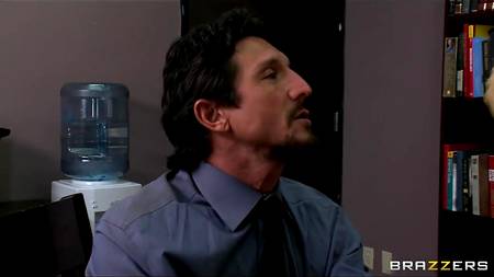 Две офисные сучки порадовали телом своего начальника