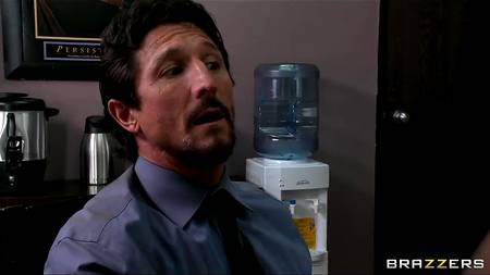 Две офисные сучки порадовали телом своего начальника