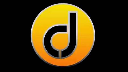 Красавчик со здоровенной палкой между ног ублажил брюнетку