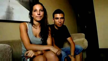 Молодая пара проходит кастинг на камеру