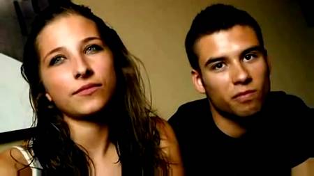 Молодая пара проходит кастинг на камеру