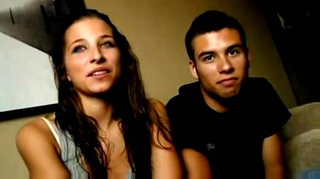 Молодая пара проходит кастинг на камеру