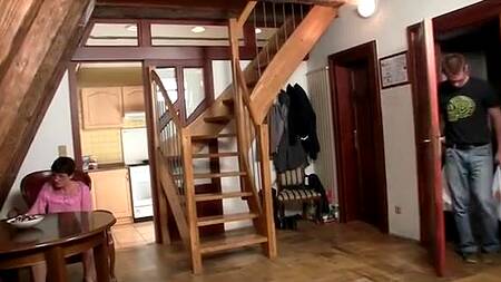 Теща сосет колбасу и член зятя перед сексом