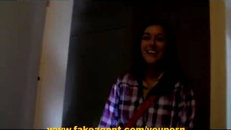 Плоскогрудая нимфа на кастинге